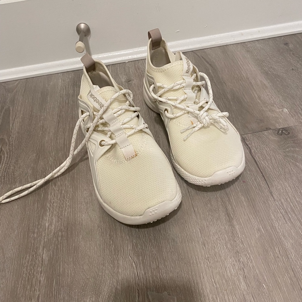 Reebok CARDIO MOTION TRAINING SHOE (never worn)